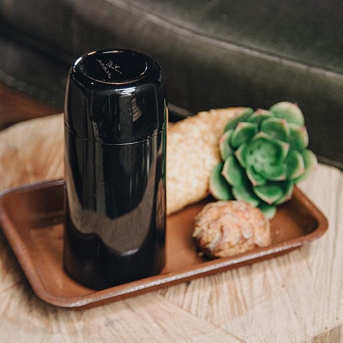 Garrafa térmica Invicta Firenze Mini 500ml preta com xícara na tampa - tamanho compacto ideal para porções individuais de café